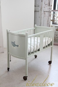 빈티지 프렌치 귀여운 아기오리 그림이 있는 민트컬러 베이비 혹은 doll Bed